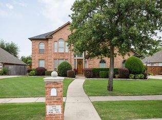 669 Bear Creek Dr, Hurst, TX 76054