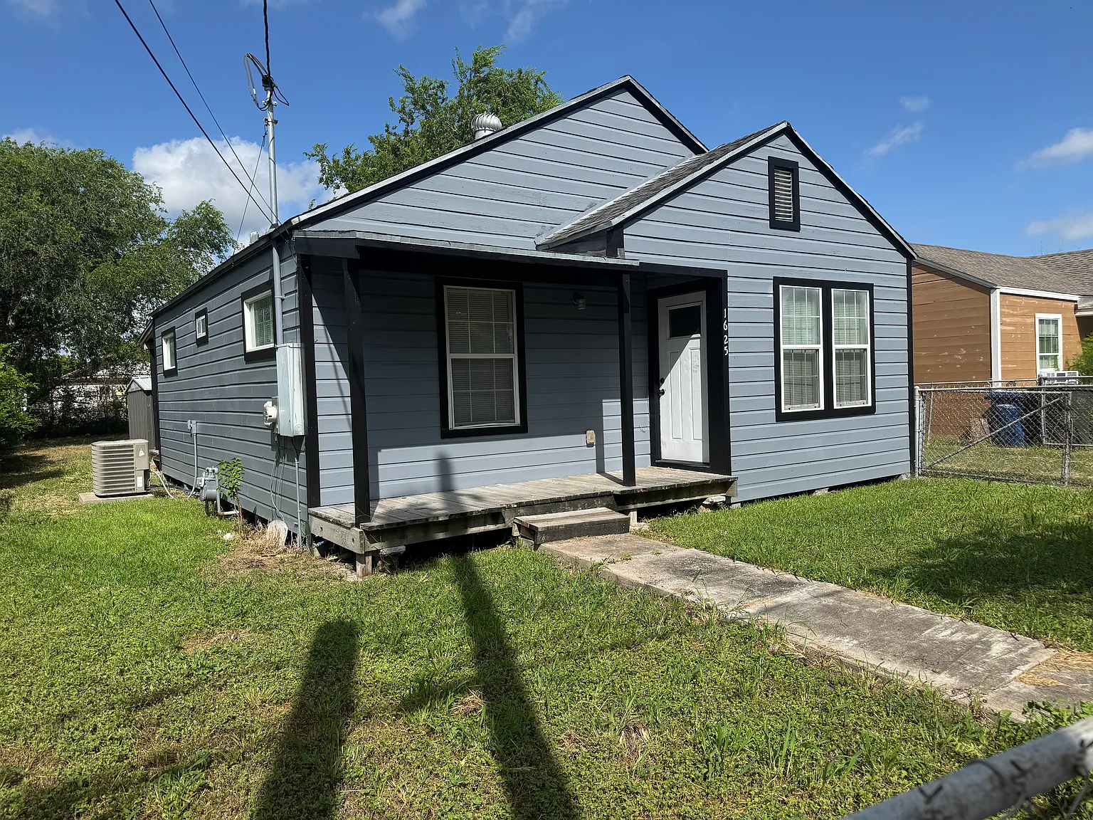 2 bed, 828 sqft, $1,200 — Photo 2
