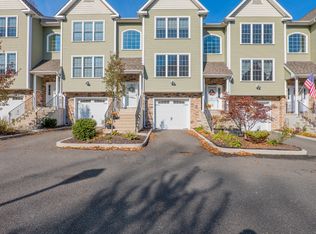 12 Oak Meadows Dr #12, Brookfield, CT 06804