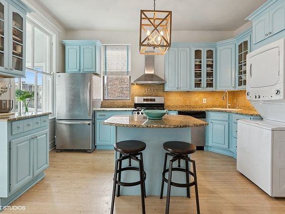 5th image of 2719 N Francisco Ave #2