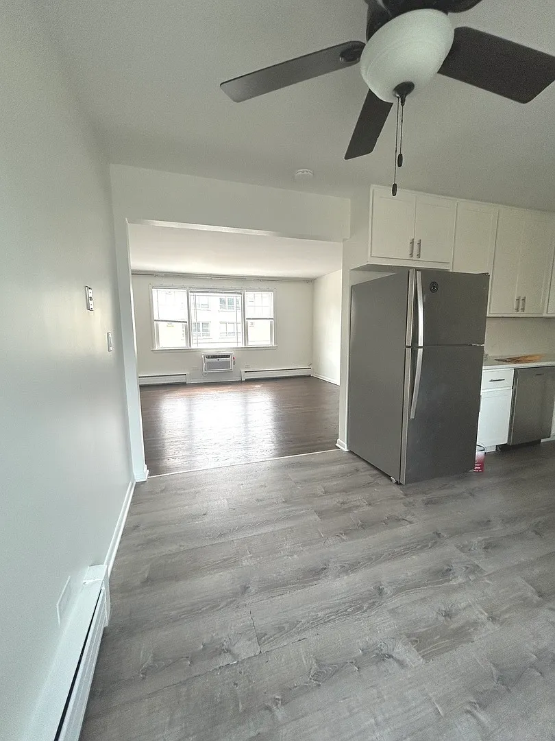 2 bed, 900 sqft, $2,000 — Photo 4