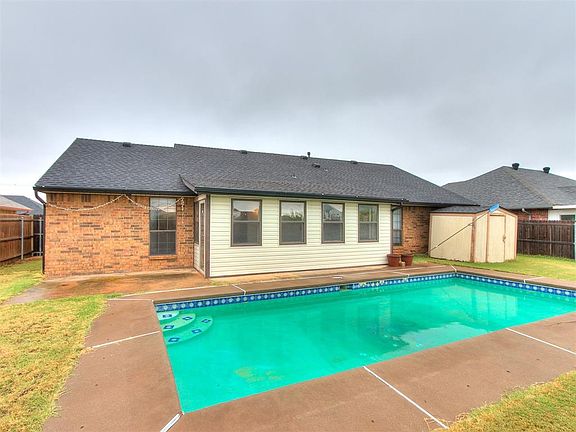 2nd image of 1212 SW 126th St