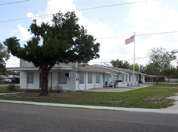 4th image of 930 E Cypress St
