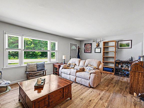 3rd image of 582 E Broadway St
