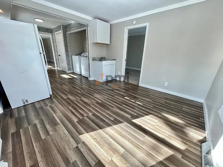 14725 Bryan St — Photo 10