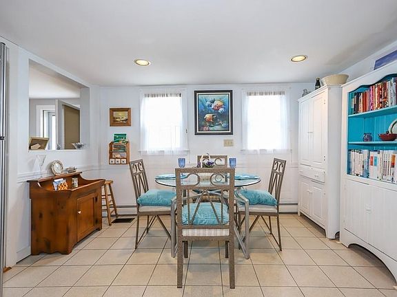 5th image of 159 Granite St #1