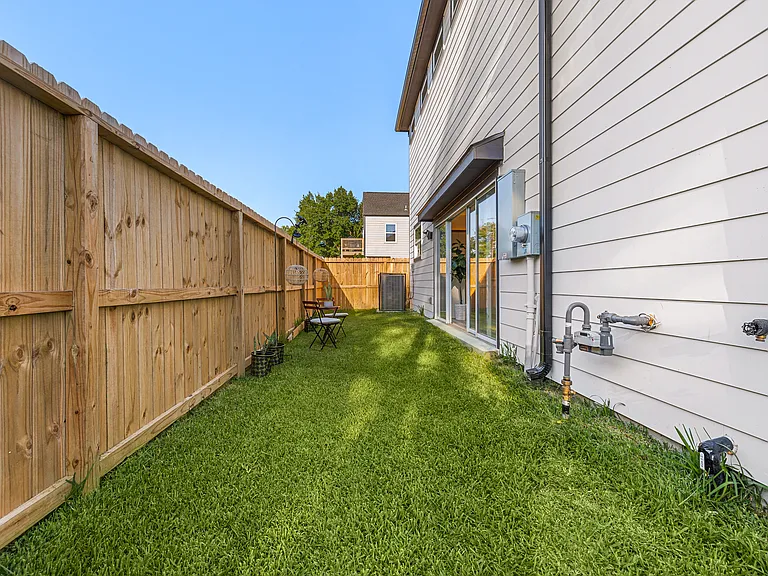 1306 Grove St — Photo 16