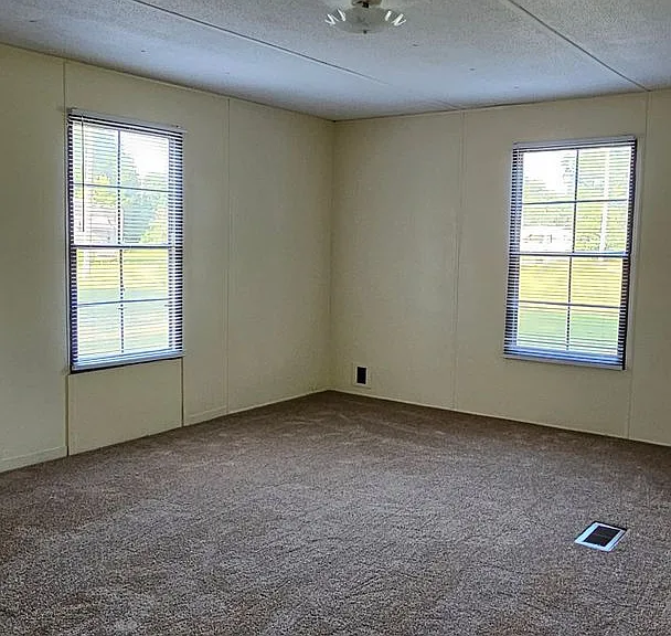 108 Davis Rd E — Photo 10