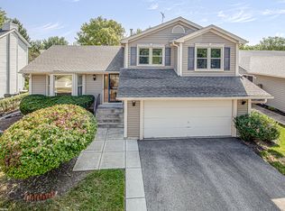 715 Schooner Ln, Elk Grove Village, IL 60007