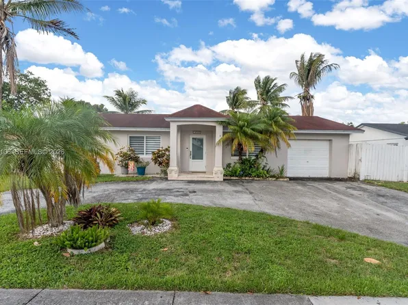 15042 SW 69th St, Miami, FL 33193