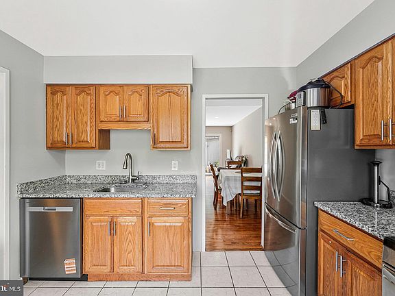 5th image of 9859 Lakepointe Dr