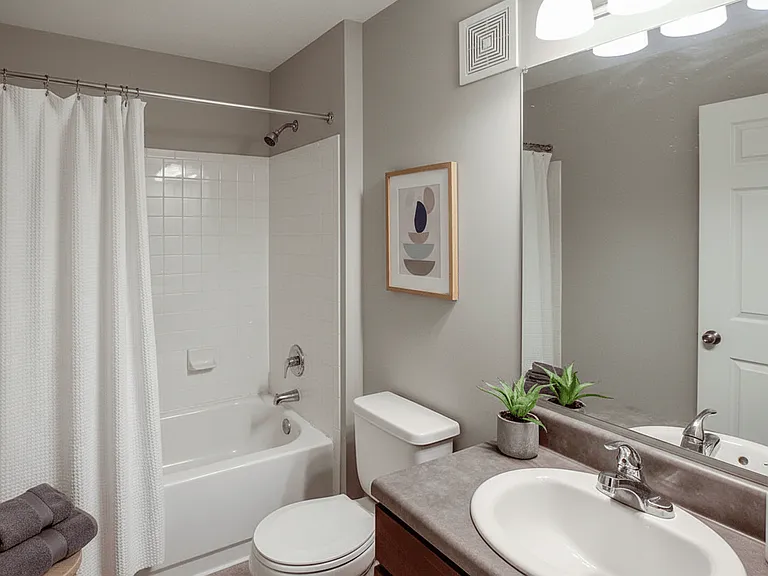 Northside Drive Apartments — Photo 37