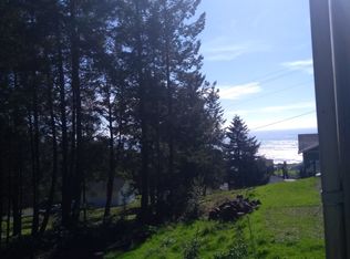 205 Seafoam Rd, Whitethorn, CA 95589