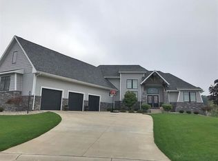 51118 Chatham Ridge Dr, South Bend, IN
