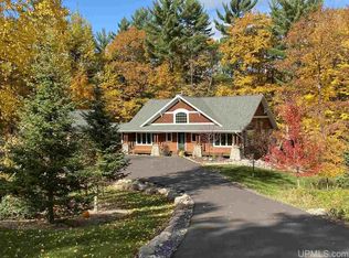 130 Northview Dr, Iron Mountain, MI 49801