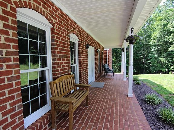 3rd image of 153 Wallace Dr