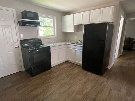 3rd image of 716 Marsh St #10