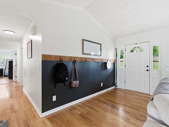 5th image of 205 Cook St