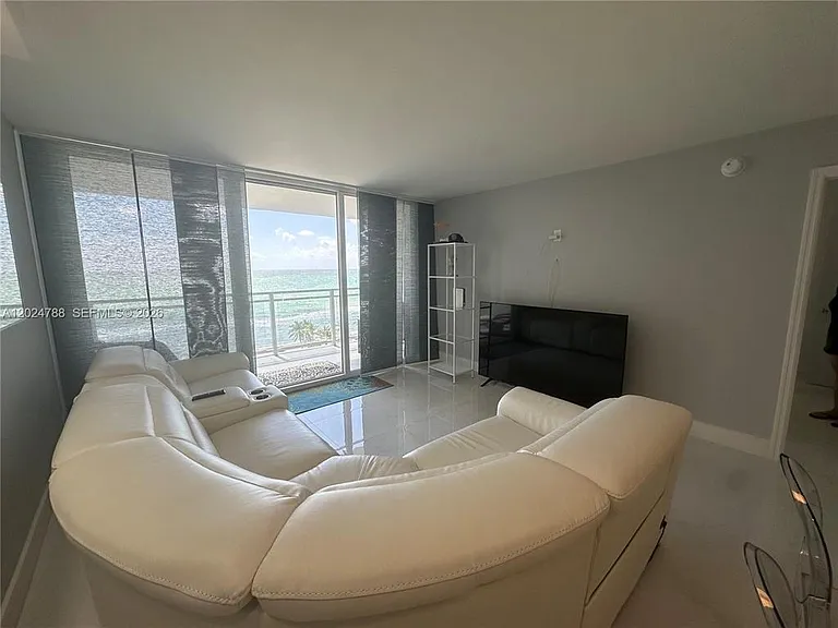 2030 S Ocean Dr #916 — Photo 1