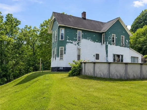 2465 Greens Run Rd, Wellsburg, WV 26070