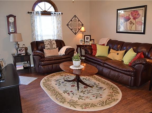 4th image of 101 Lakebrink Dr