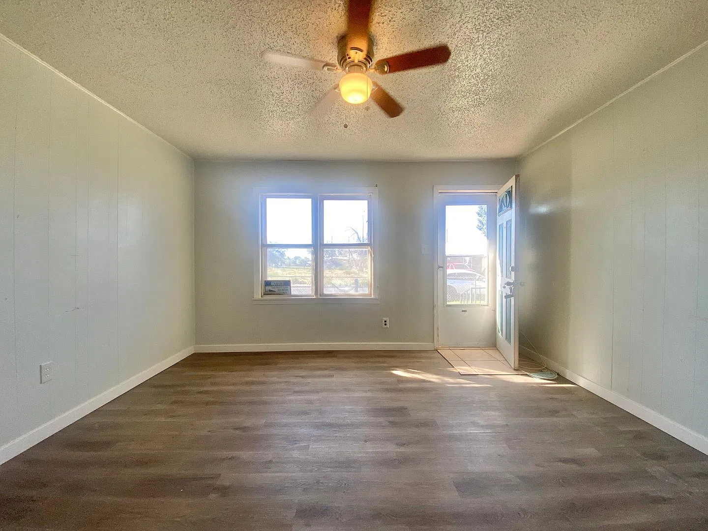 3 Bed 1 Bath Near Mlk Now Available — Photo 3