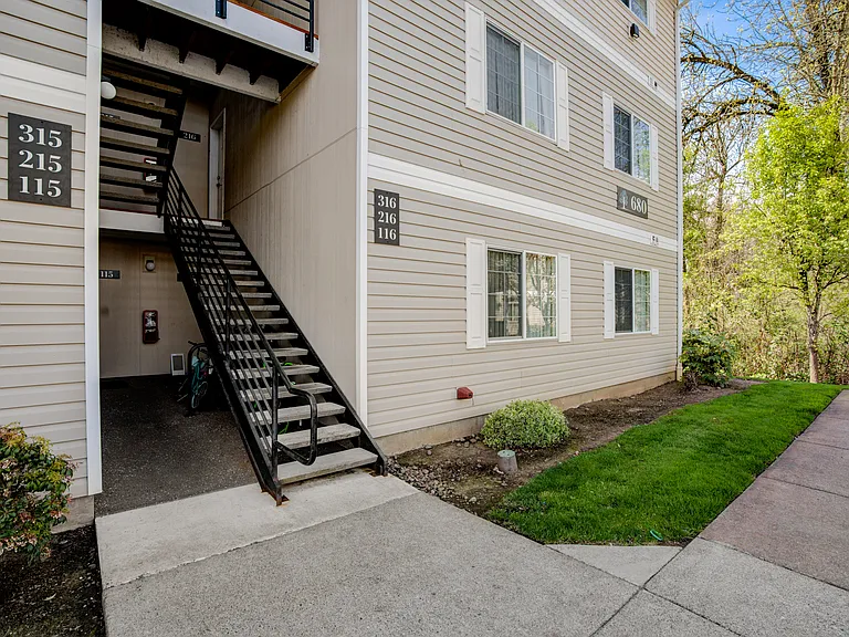 Legacy Oaks Apartments — Photo 8