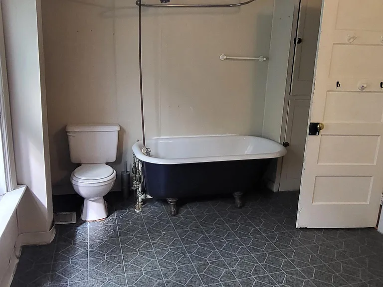 435 Clarendon St — Photo 2