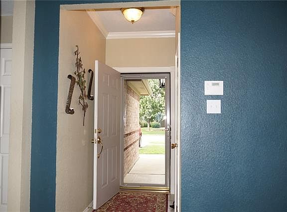 4th image of 513 Thistle Meade Cir