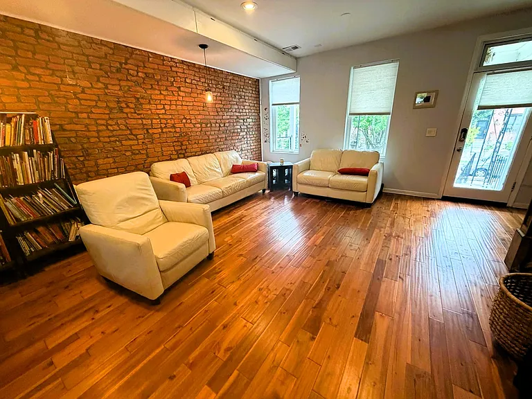 732 Kenyon St NW — Photo 4