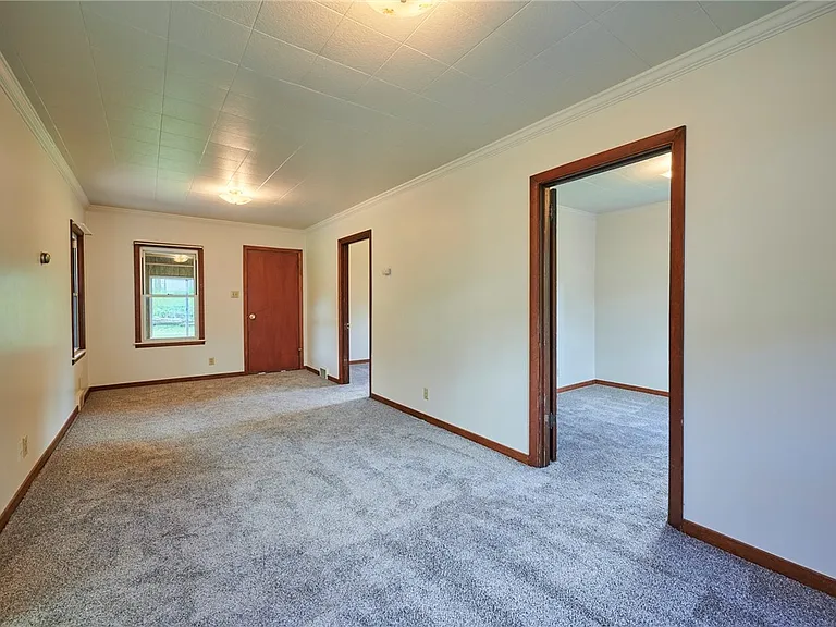 105 Derrick Ln — Photo 14