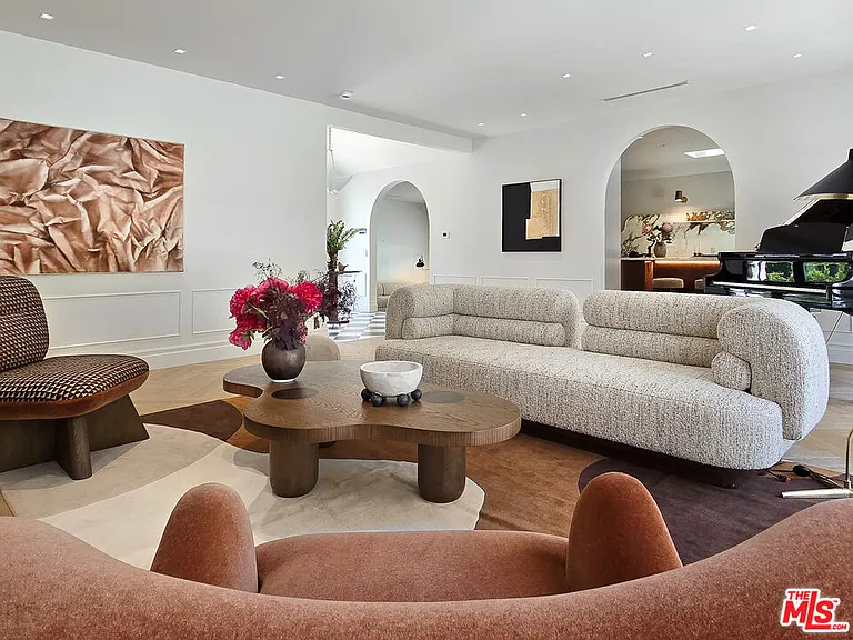 2288 Coldwater Canyon Dr — Photo 17