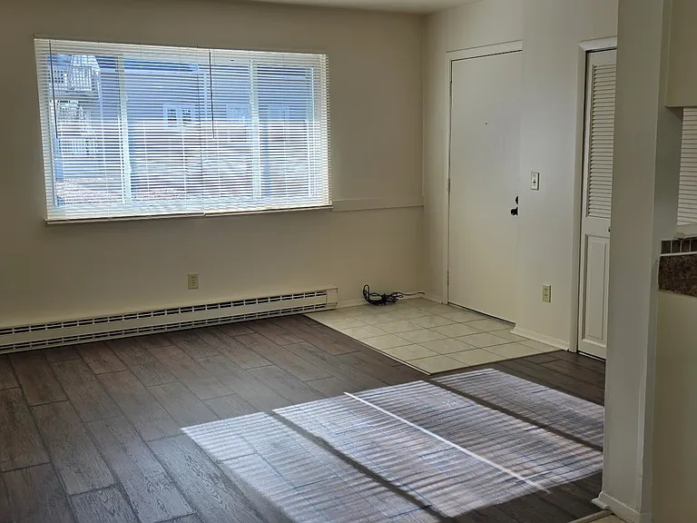 141 S Bates St #4 — Photo 2