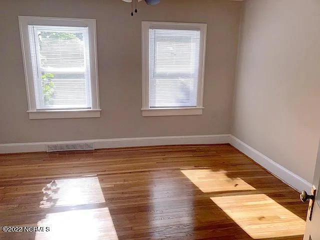 2301 E 4th St — Photo 10