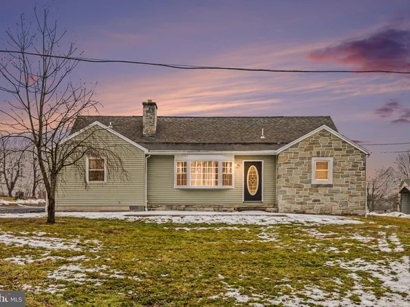 5885 Avis Ln, Harrisburg, PA 17112