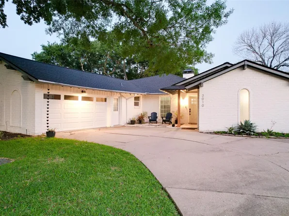 3010 Broadmoor Dr, Sugar Land, TX 77478