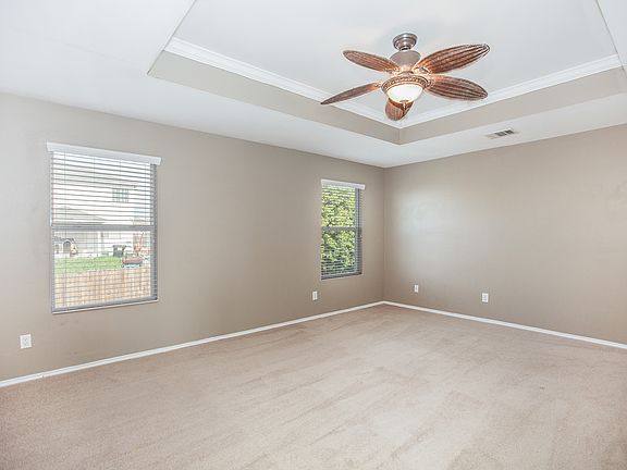 4th image of 104 Willow Cv