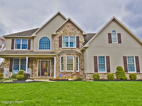 2nd image of 1605 Willow Dr