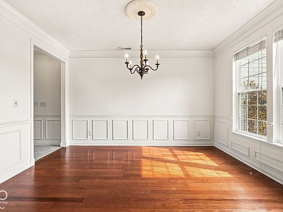 4th image of 8306 Balmoral Ln