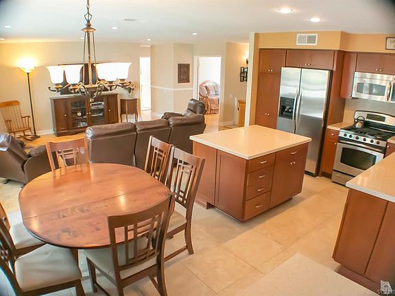 3rd image of 870 Danvers Cir