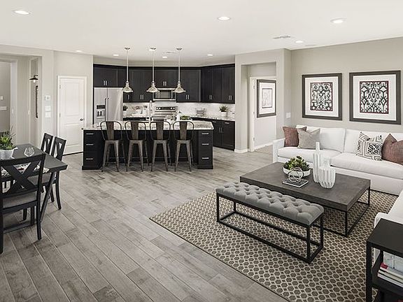 3rd image of 2810 E Hidalgo Ave