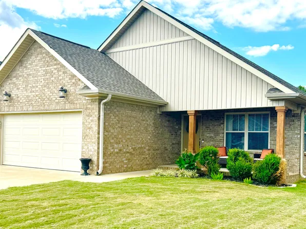 111 Lyn Ln, Tuscumbia, AL 35674