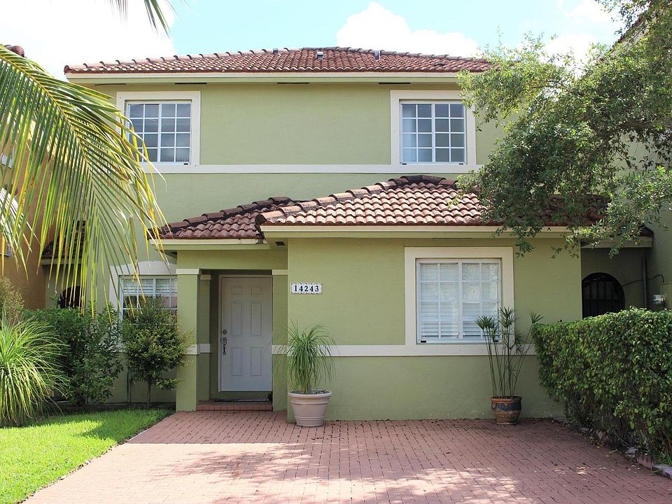 2-Car Driveway. Space for 3rd Car parallel to Street. Available visitors parking around the corner.