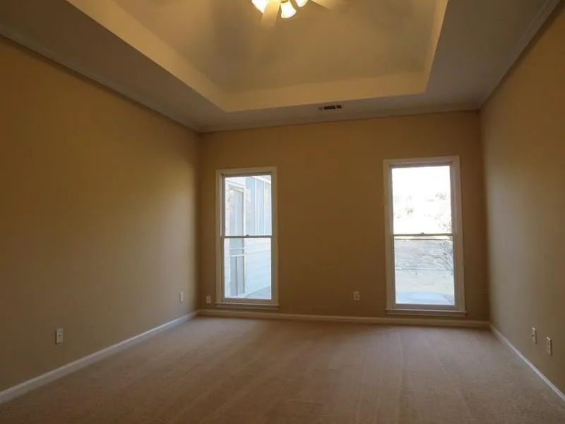 4 bed, 2.5 bath, 2308 sqft, $2,725 — Photo 2
