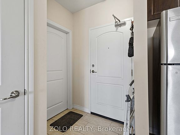 4th image of 886 Golf Links Rd #304