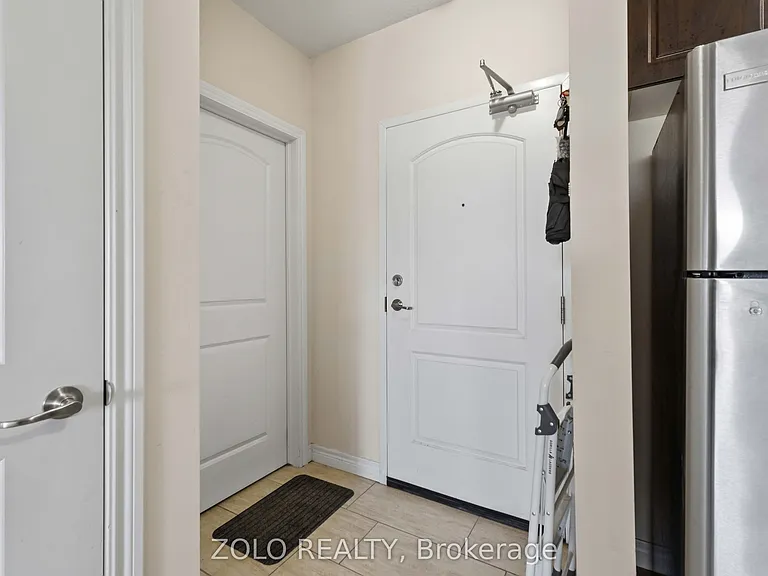 886 Golf Links Rd #304 — Photo 4