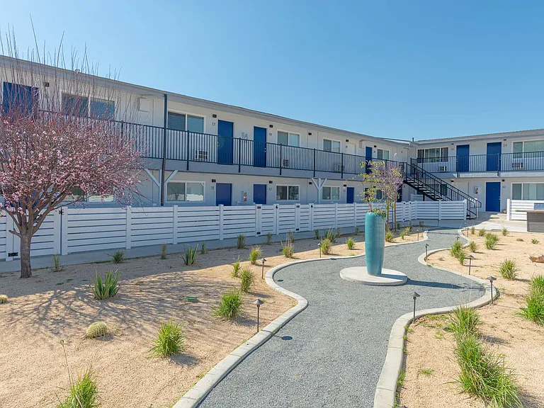 Tyler Arms Apartments - Riverside, CA — Photo 30