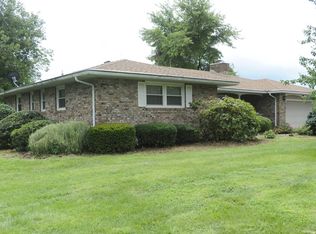 1 Flower Dr, Albion, IL 62806