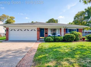 38521 Roycroft St, Livonia, MI 48154