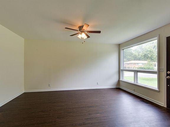 5th image of 3226 Moorewood Dr